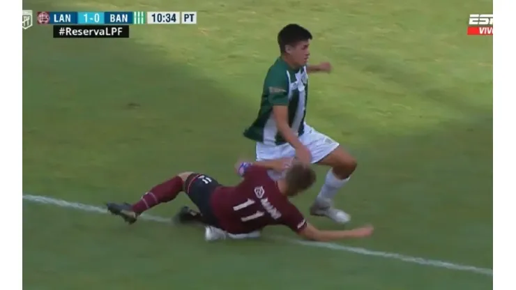 VIDEO | La increíble expulsión de un jugador de Lanús en el clásico de reserva ante Banfield