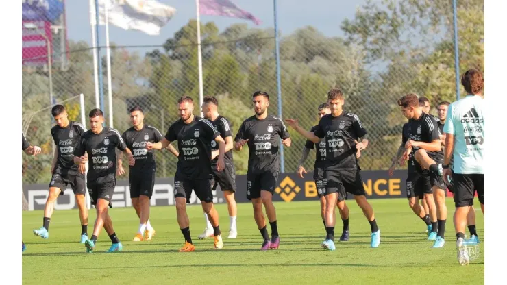 La revelación sobre uno de los jóvenes que llamó Scaloni para la Selección: "Salió temblando".
