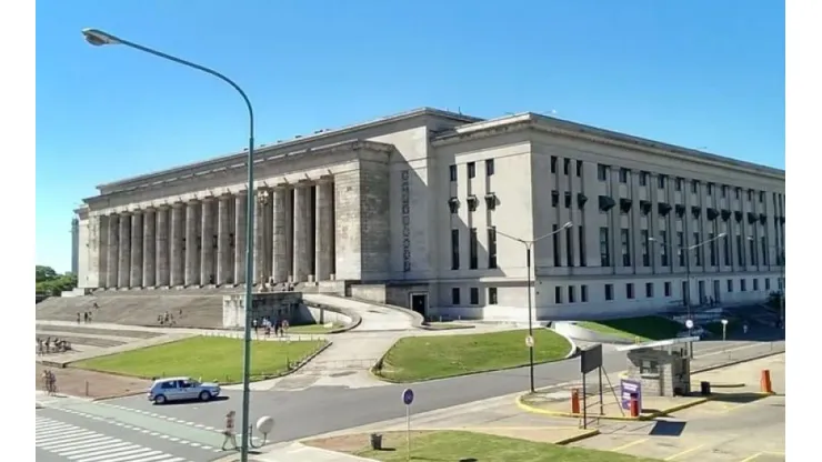 La Facultad de Derecho se ubica en el barrio de Recoleta.
