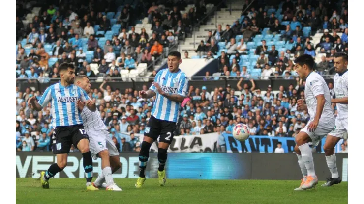 Racing, sobre la hora, salvó el invicto y empató ante Banfield