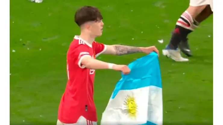 VIDEO | Argentino como el asado: Garnacho y su festejo con la bandera albiceleste