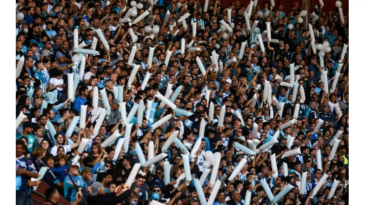 "El que no salta, es un....": el canto de los hinchas de Racing para Villa tras la denuncia