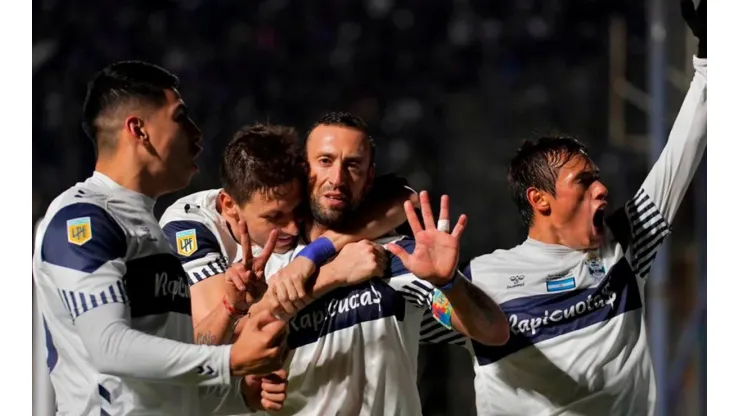 Alemán fútbol show: más allá de las polémicas, Gimnasia venció a Racing por una pincelada del 10