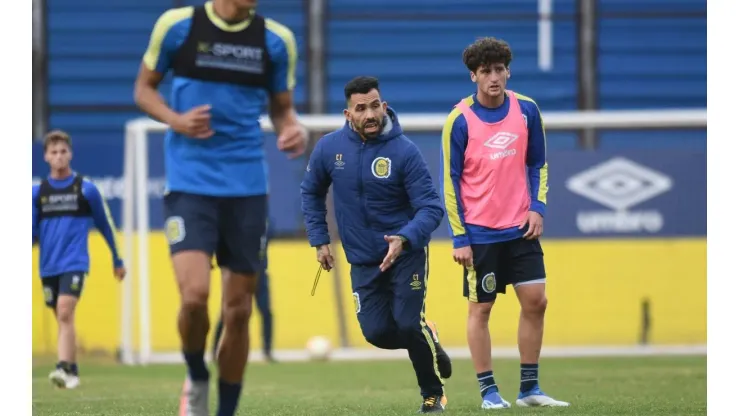 Tevez debuta HOY como DT de Central.
