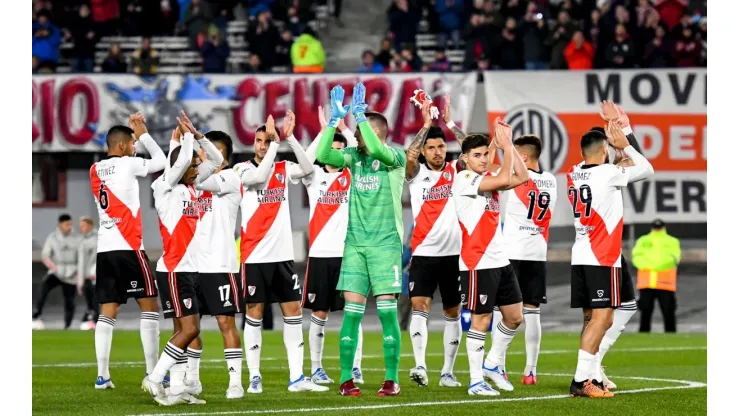 Milton Casco y Matías Suárez concentran en River para visitar a Vélez.
