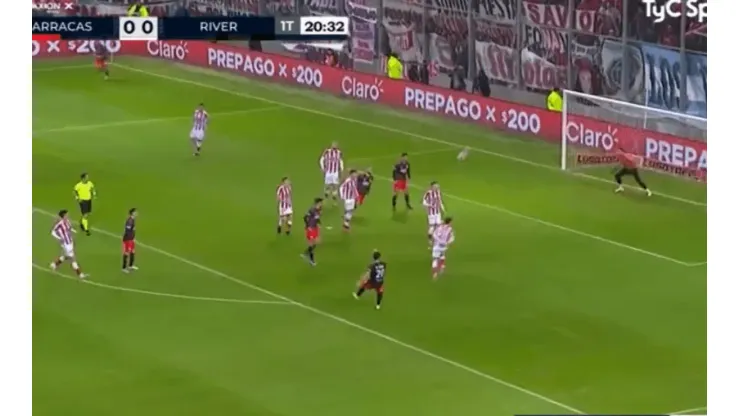 VIDEO | El golazo a lo Roberto Carlos de Casco que pone arriba a River