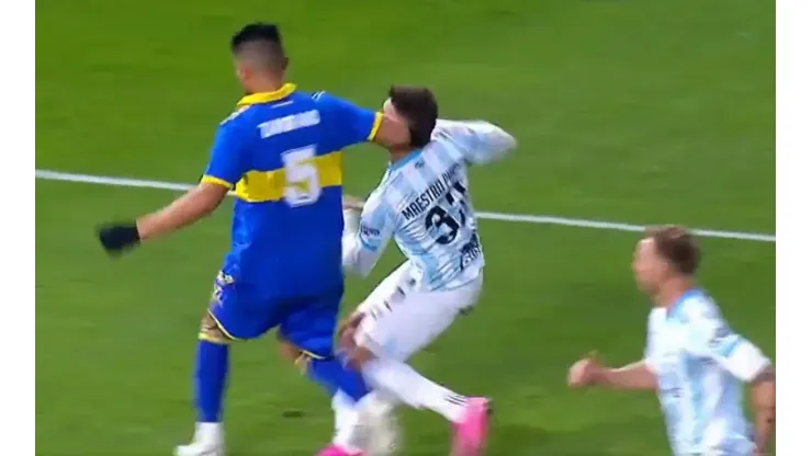 VIDEO | El brutal codazo de Zambrano en el área de Boca que Espinoza no vio y el VAR ignoró