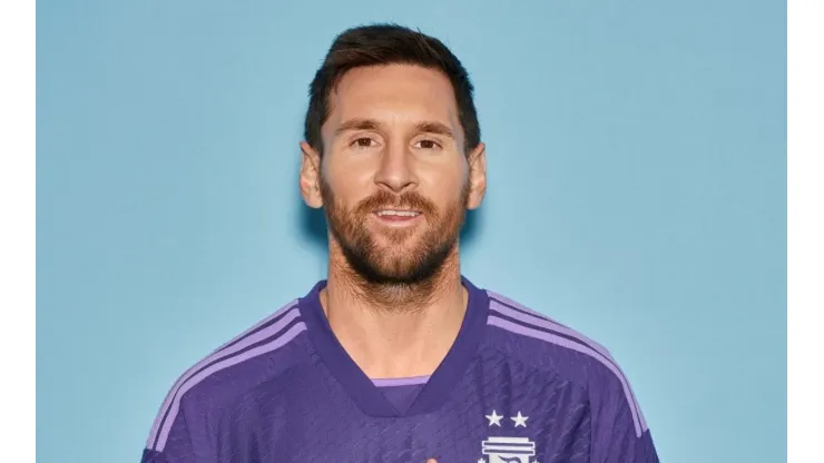 ¡Es furor! La primera imagen de Messi con la nueva camiseta alternativa violeta de Argentina para Qatar 2022