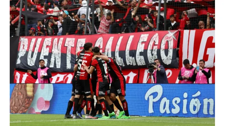 Newell's fue mejor y con dos goles de otro partido, evitó que Gimnasia sea puntero
