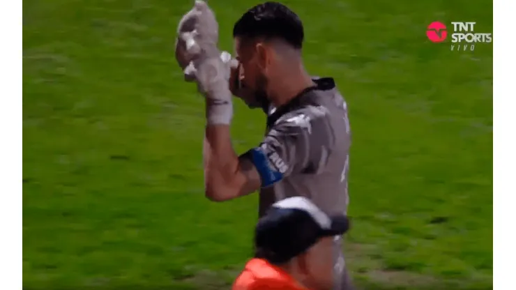 VIDEO | Los gestos obscenos de Gabriel Arias a la hinchada de Platense