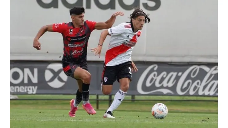 Gallardo lo subió a Primera y podría debutar si no llega Enzo Pérez: ¿Quién es Sebastián Sánchez?