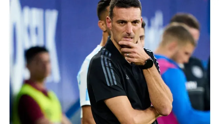 Scaloni no lo puede creer: Otro titular de la Selección se pierde el partido de su equipo por lesión