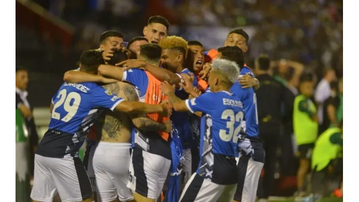 Un jugador de Talleres reaccionó ante el reclamo de un hincha: le habría dado un cachetazo