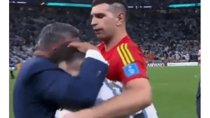 VIDEO | Chiqui Tapia se metió en un abrazo entre Messi y Dibu y éste nos reveló el apodo que le pusieron