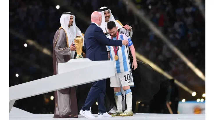 El detalle en la foto más esperada: Messi levantó la Copa con una llamativa particularidad
