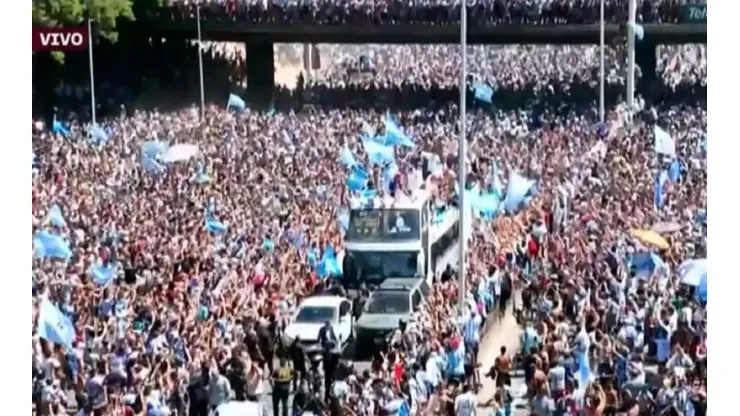 "Mercado Central" y "Piluso": las tendencias en redes sociales durante la caravana de los campeones