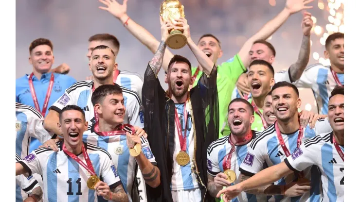 ¿Dónde quedó la Copa del Mundo que levantó Messi y por qué no está en Argentina?