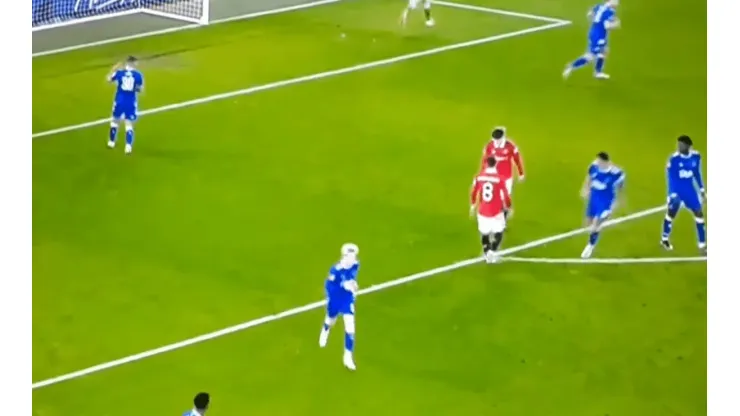 VIDEO | Bruno Fernandes se enojó con Garnacho en pleno partido del United