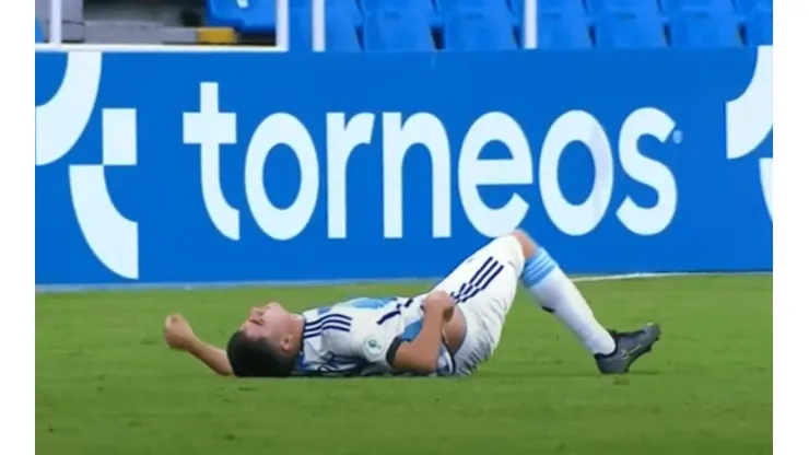 Facundo Buonanotte lesionado tras una fuerte caída en el partido de Argentina vs Paraguay en el Sudamericano Sub 20
