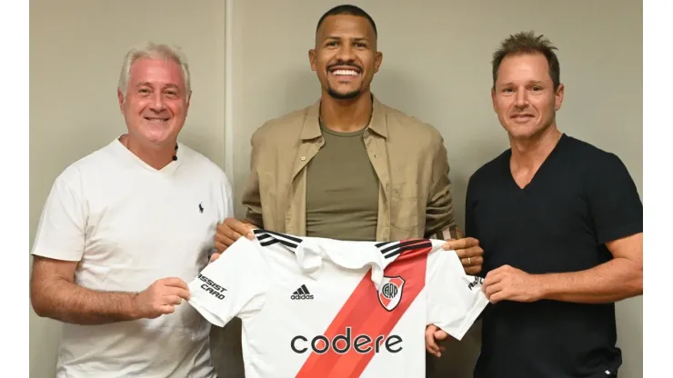 Presentaron al cuarto refuerzo: Rondón ya posa con la camiseta de River