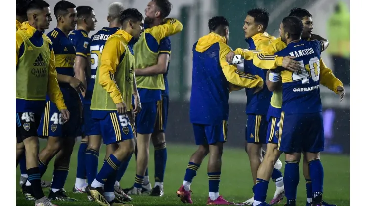 Debutó con Battaglia en Primera y tras no ser tenido en cuenta fue cedido al ascenso