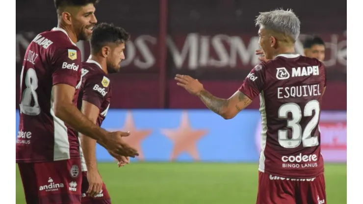 En un final para el infarto y con un delantero en el arco, Lanús venció a San Lorenzo