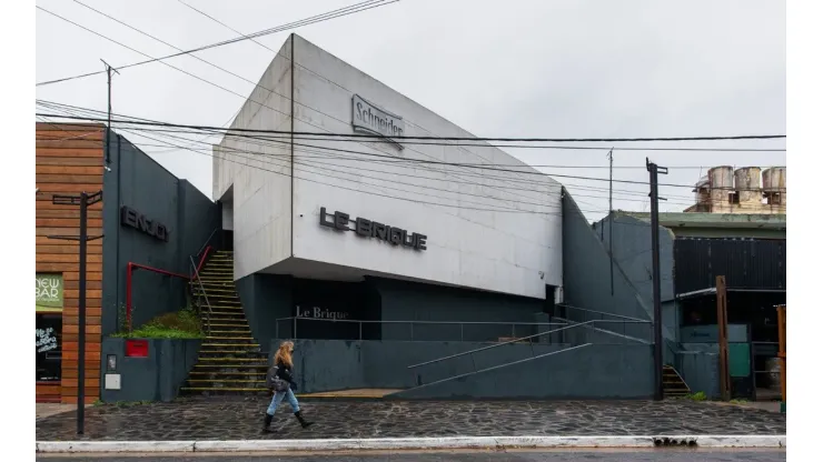 Le Brique queda en Villa Gesell.
