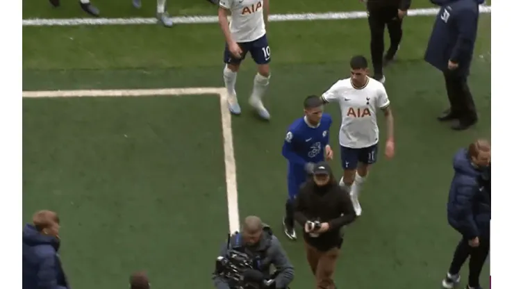 VIDEO | El cruce entre Enzo Fernández y Cuti Romero en el triunfo del Tottenham ante el Chelsea