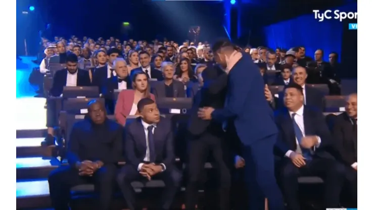 VIDEO | ¡Nos emocionó a todos! El abrazo de Messi y Scaloni en la gala de The Best