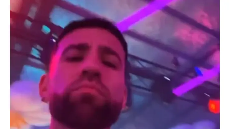 ¡No los pudo ver sentados! El desopilante video de Otamendi con los más jóvenes de la Selección