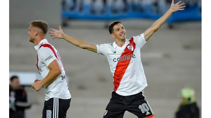 VIDEO | Pegale como quieras, Nacho: el tremendo golazo del 10...¡con ayuda de una alcanzapelotas!