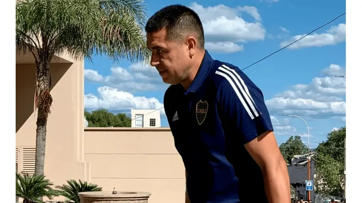 El DT que está sin club y recibió el llamado de Riquelme: "Fue una charla futbolística"