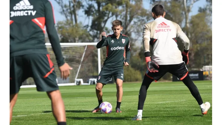 La reacción de Placente al saber que Diablito Echeverri está concentrado para el Superclásico