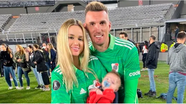 La esposa de Armani se cansó de las críticas de los hinchas de River y explotó en sus redes