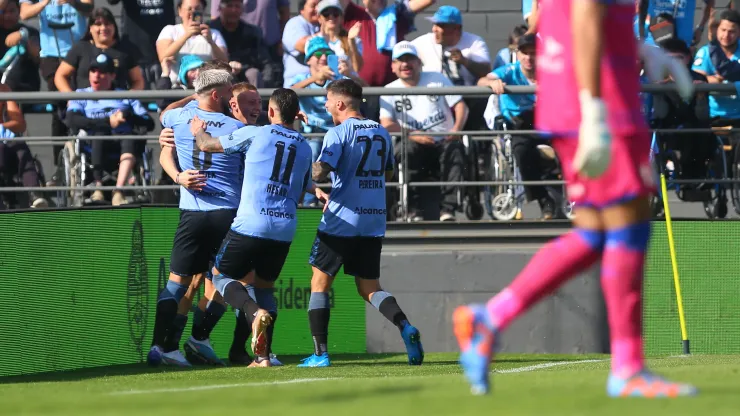 Belgrano le ganó 2 a 0 a Vélez y dejó a Gareca en la cuerda floja