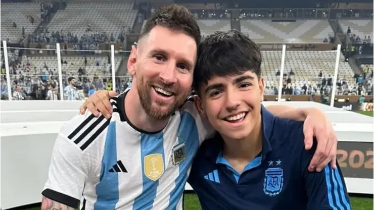 Benjamín Agüero no perdonó al PSG por el trato a Messi y lo criticó duramente en redes sociales