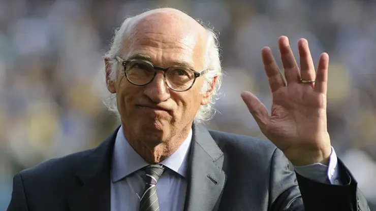 Carlos Bianchi y una puerta para volver al fútbol argentino.
