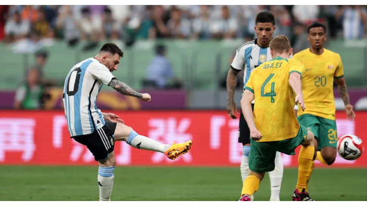 El nombre de los jugadores argentinos en la camiseta Albiceleste está escrito en chino.
