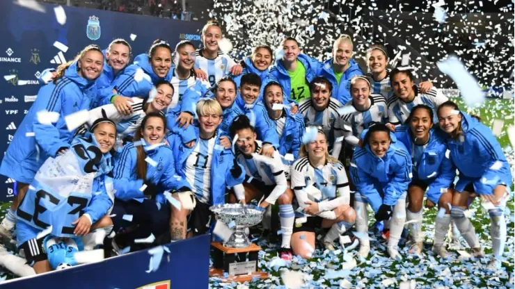 Fiesta y goleada en la despedida de Argentina antes de viajar al Mundial femenino