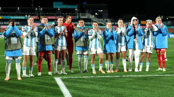 HAMILTON, NEW ZEALAND - AUGUST 02: Argentina players look dejected after the team's defeat and elimination from the tournament during the FIFA Women's World Cup Australia & New Zealand 2023 Group G match between Argentina and Sweden at Waikato Stadium on August 02, 2023 in Hamilton, New Zealand. (Photo by Buda Mendes/Getty Images)
