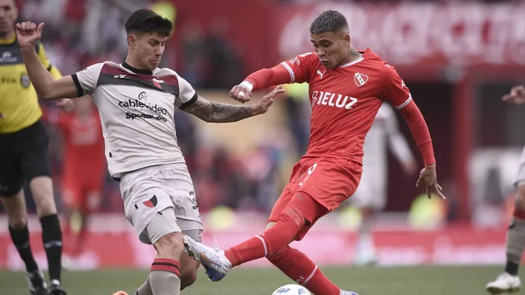 En un duelo de necesitados, Colón le ganó a Independiente y lo complicó con el descenso