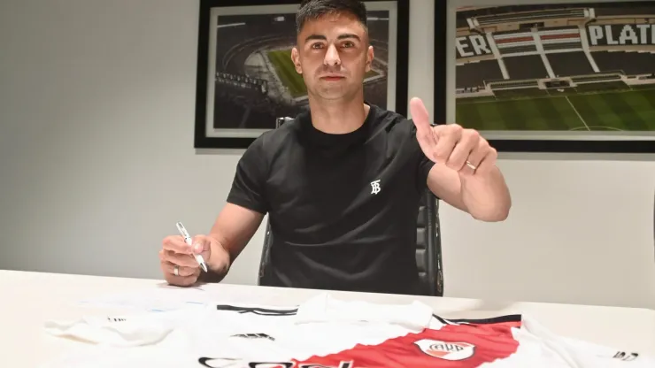 El Pity Martínez viajó a Barcelona tras firmar con River: el motivo