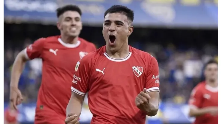 Nicolás Vallejo festejando un gol en Independiente.
