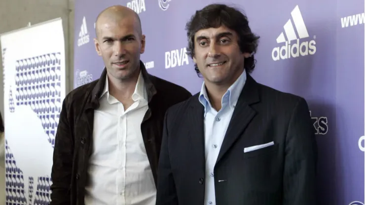 Zinedine Zidane y Enzo Francescoli juntos.
