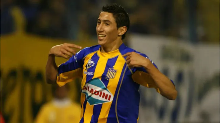 Un joven Di María con la camiseta de Rosario Central.
