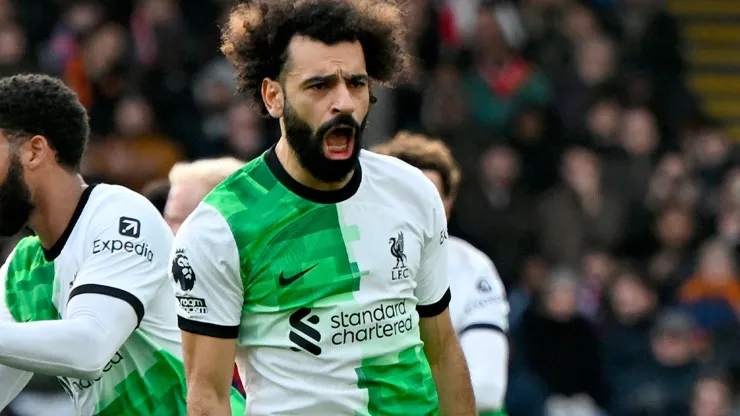 VIDEO | Salah entra en el top histórico de la Premier League y rescata al Liverpool
