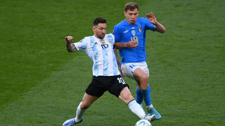 Messi ante Barella.
