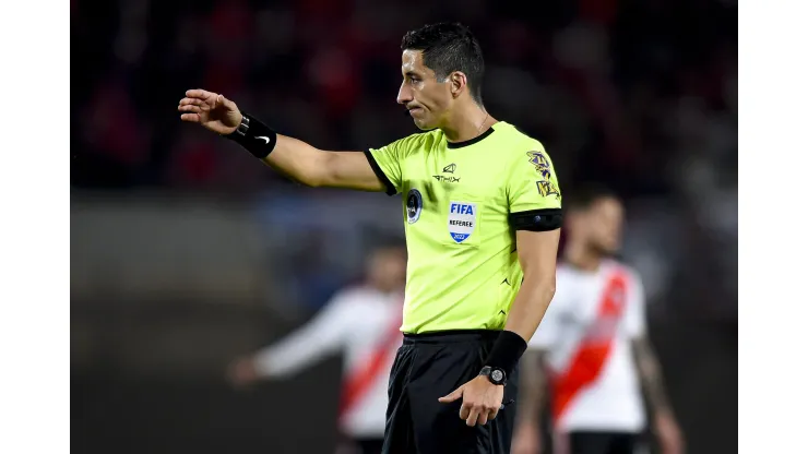 BUENOS AIRES, ARGENTINA - JULY 21: Referee Yael Falcon Perez in action during a match between River Plate and Gimnasia y Esgrima La Plata as part of Liga Profesional 2022  at Estadio Monumental Antonio Vespucio Liberti on July 21, 2022 in Buenos Aires, Argentina. (Photo by Marcelo Endelli/Getty Images)
