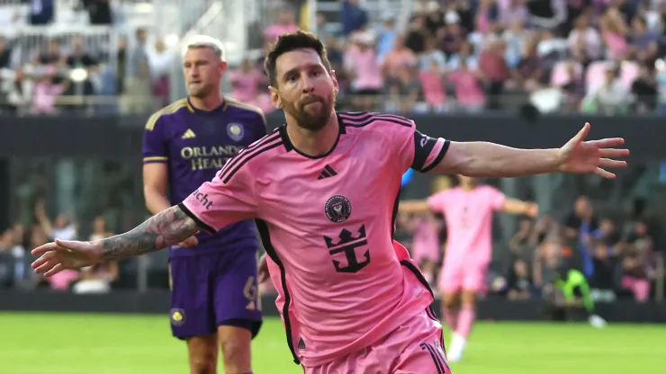 En cuestión de minutos, Messi marcó un doblete en la goleada de Inter Miami ante Orlando City