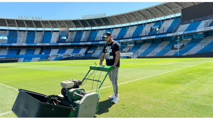 Walter Aciar, el gurú del césped del fútbol argentino
